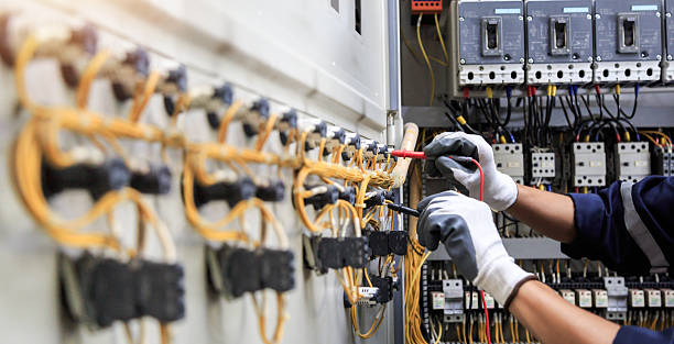 Professional Electrician technician working in Riverwoods, IL